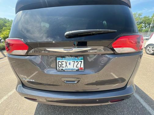 Granite Crystal Metallic Clearcoat 2020 Chrysler Voyager LX