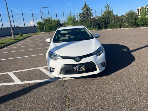 Super White 2015 Toyota Corolla LE Plus