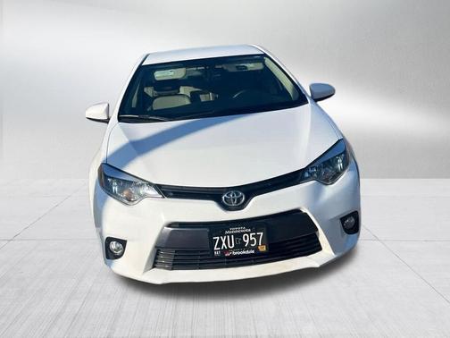 Super White 2015 Toyota Corolla LE Plus