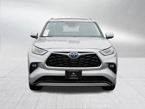 2023 Toyota Highlander Hybrid Platinum