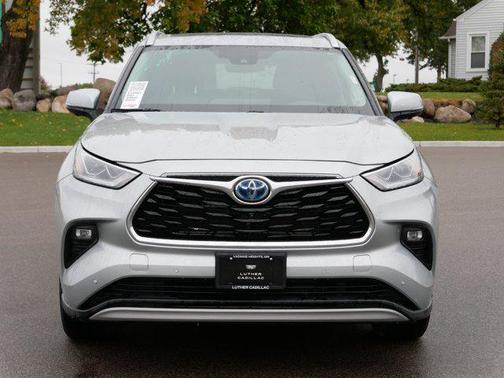 2023 Toyota Highlander Hybrid Platinum