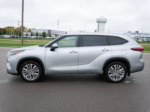 2023 Toyota Highlander Hybrid Platinum