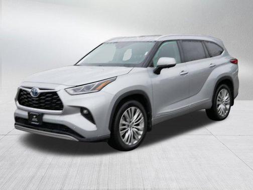 2023 Toyota Highlander Hybrid Platinum