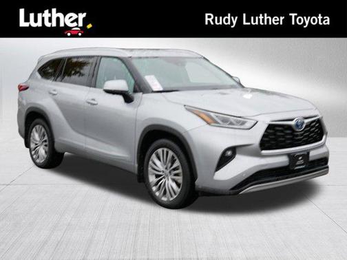 2023 Toyota Highlander Hybrid Platinum