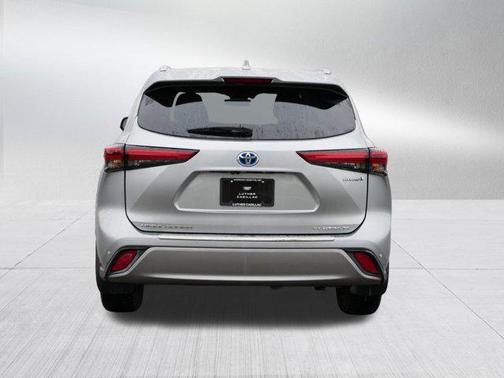 2023 Toyota Highlander Hybrid Platinum