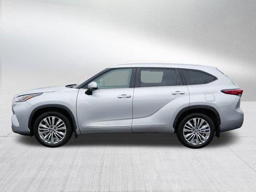 2023 Toyota Highlander Hybrid Platinum
