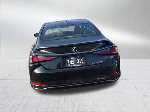 2022 Lexus ES 300h F SPORT