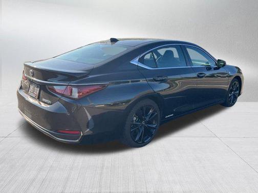 2022 Lexus ES 300h F SPORT