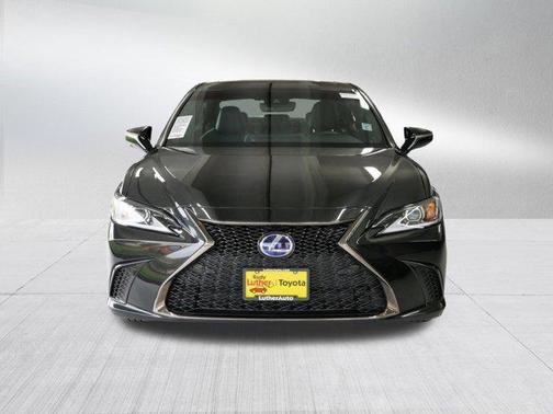 2022 Lexus ES 300h F SPORT