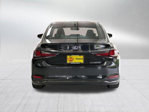 2022 Lexus ES 300h F SPORT