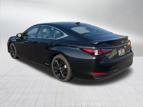 2022 Lexus ES 300h F SPORT