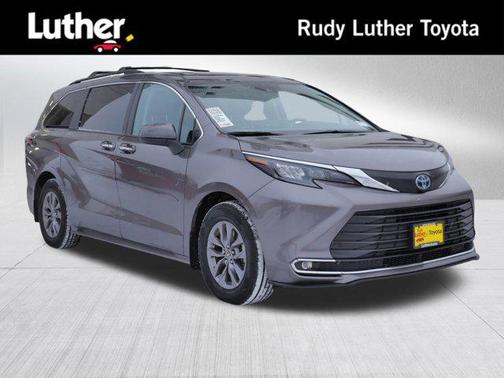 2024 Toyota Sienna XLE