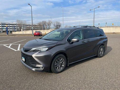 2024 Toyota Sienna XLE