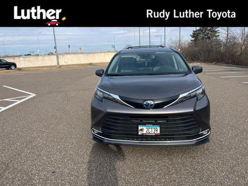 2024 Toyota Sienna XLE