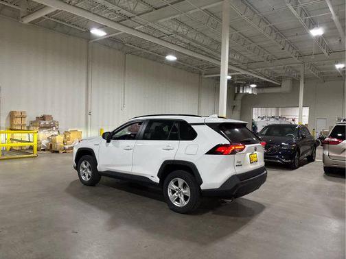 2021 Toyota RAV4 Hybrid LE