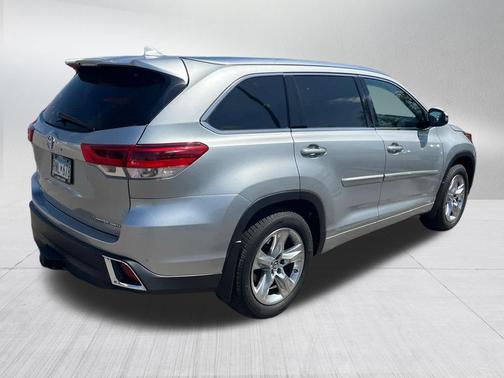 Celestial Silver Metallic 2018 Toyota Highlander Limited
