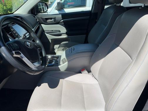 Celestial Silver Metallic 2018 Toyota Highlander Limited