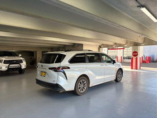 2024 Toyota Sienna XLE 8 Passenger