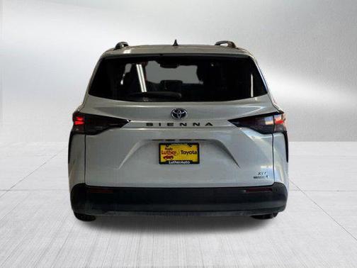 2024 Toyota Sienna XLE 8 Passenger