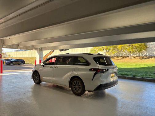 2024 Toyota Sienna XLE 8 Passenger