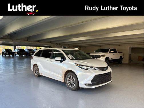 2024 Toyota Sienna XLE 8 Passenger