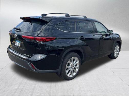 Midnight Black Metallic 2023 Toyota Highlander Limited