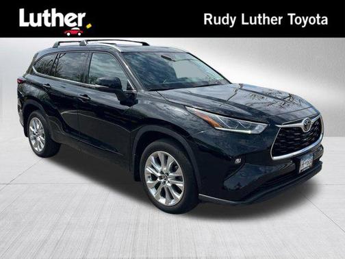 Midnight Black Metallic 2023 Toyota Highlander Limited