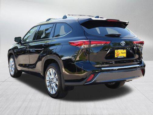 Midnight Black Metallic 2023 Toyota Highlander Limited
