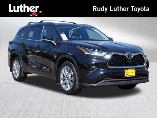 Midnight Black Metallic 2023 Toyota Highlander Limited