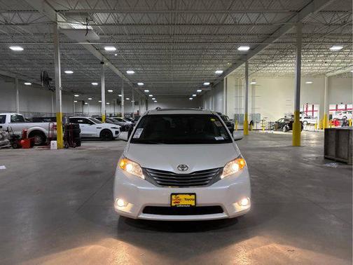 2017 Toyota Sienna XLE