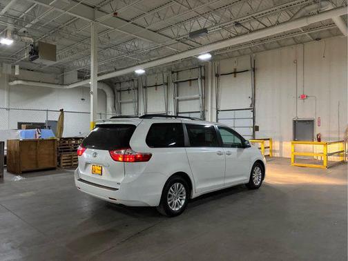 2017 Toyota Sienna XLE