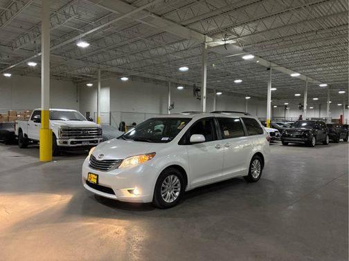 2017 Toyota Sienna XLE