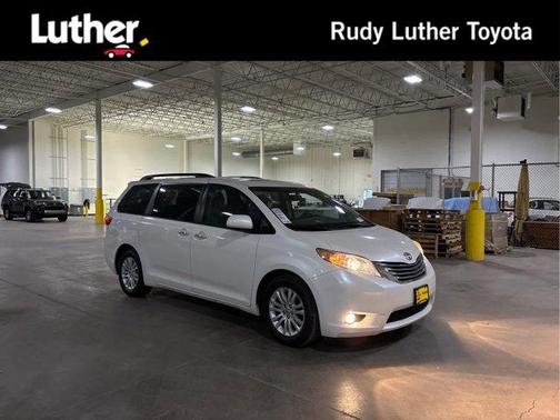 2017 Toyota Sienna XLE