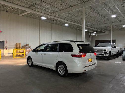 2017 Toyota Sienna XLE