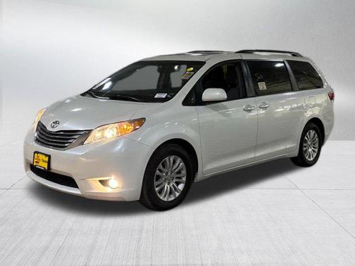 2017 Toyota Sienna XLE
