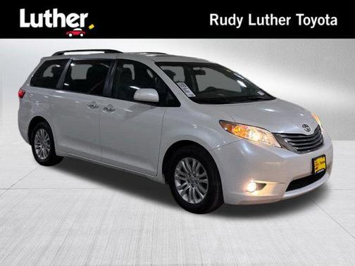 2017 Toyota Sienna XLE