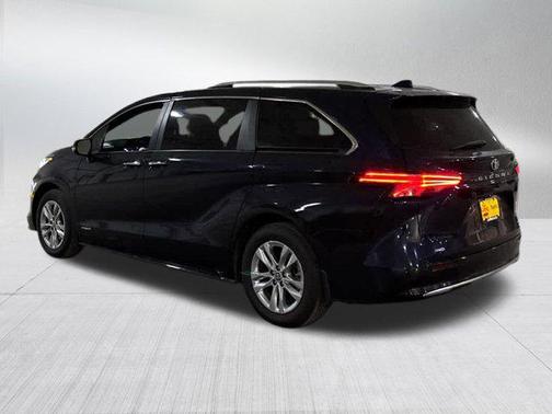 2021 Toyota Sienna Limited 7-Passenger