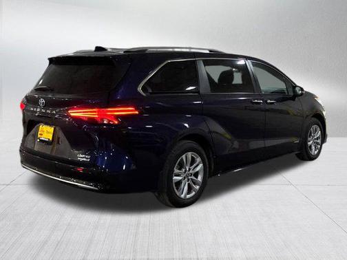 2021 Toyota Sienna Limited 7-Passenger