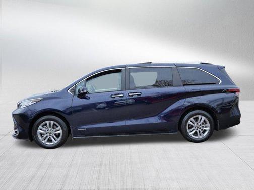 2021 Toyota Sienna Limited 7-Passenger