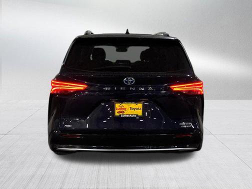 2021 Toyota Sienna Limited 7-Passenger