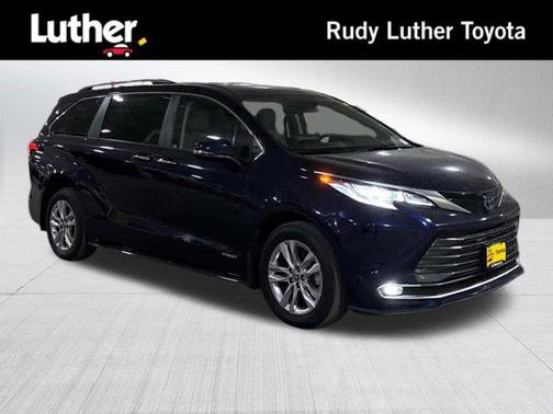 2021 Toyota Sienna Limited 7-Passenger