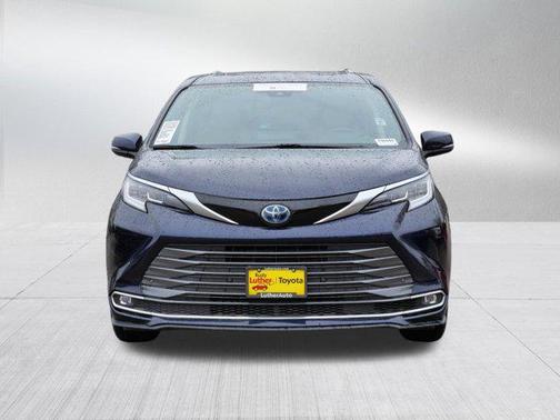2021 Toyota Sienna Limited 7-Passenger