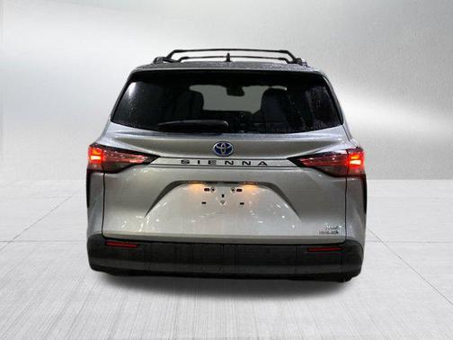2021 Toyota Sienna XLE 8 Passenger