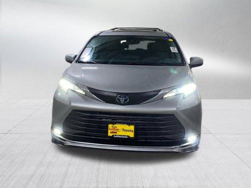 2021 Toyota Sienna XLE 8 Passenger