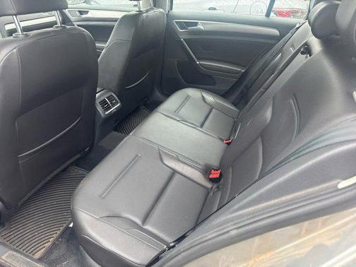 2015 Volkswagen Golf SportWagen TDI SE 4-Door