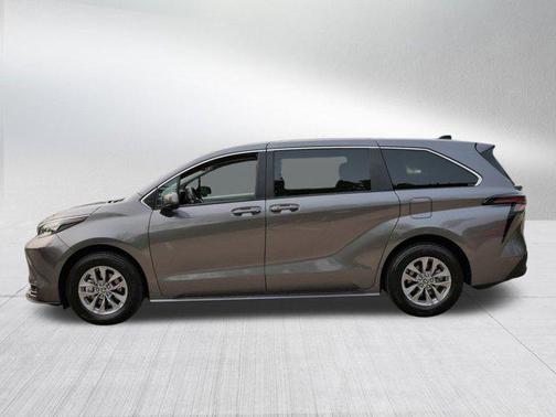 2024 Toyota Sienna LE