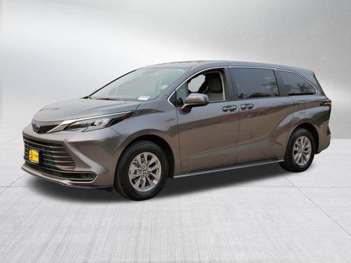 2024 Toyota Sienna LE
