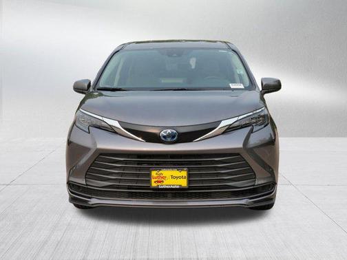 2024 Toyota Sienna LE