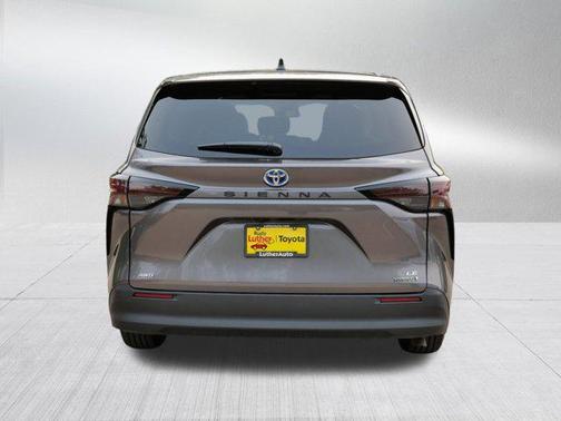 2024 Toyota Sienna LE