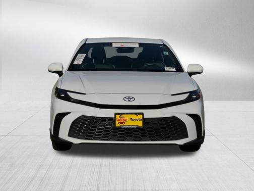 Ice Cap 2025 Toyota Camry SE